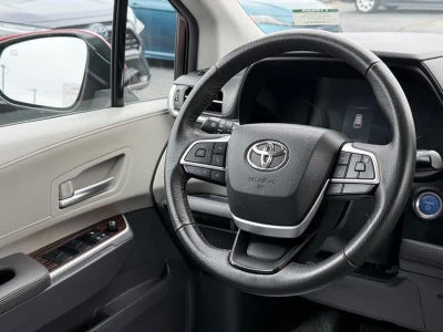 2023 Toyota Sienna XLE FWD 8-Passenger