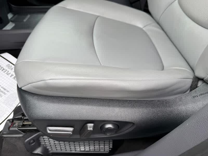 2023 Toyota Sienna XLE FWD 8-Passenger