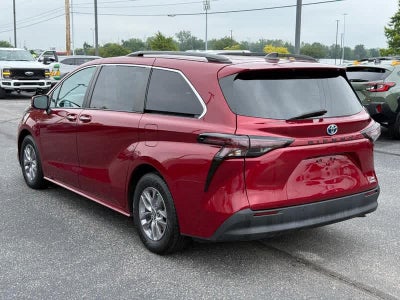 2023 Toyota Sienna XLE FWD 8-Passenger