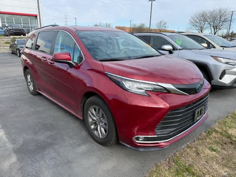 2023 Toyota Sienna XLE FWD 7-Passenger