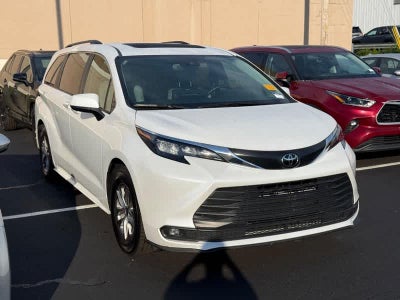 2026 Toyota Sienna XLE FWD 8-Passenger
