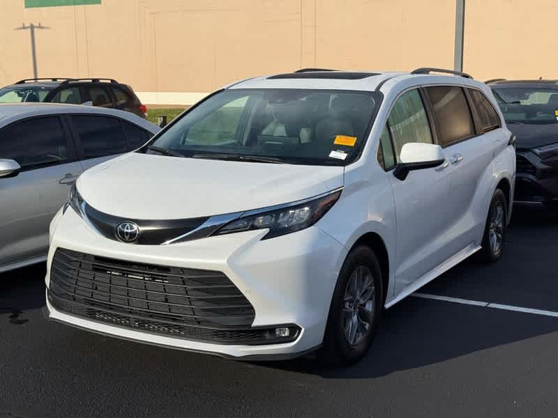 2026 Toyota Sienna XLE FWD 8-Passenger