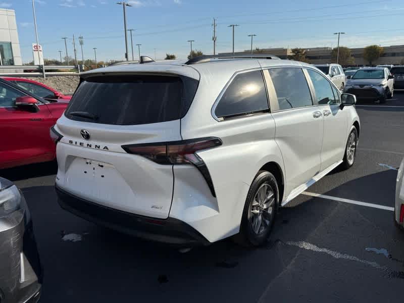 2026 Toyota Sienna XLE FWD 8-Passenger