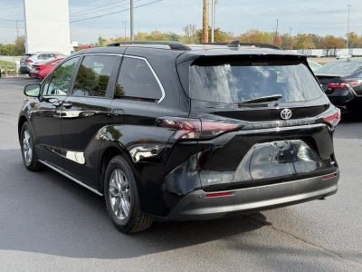 2026 Toyota Sienna XLE FWD 8-Passenger