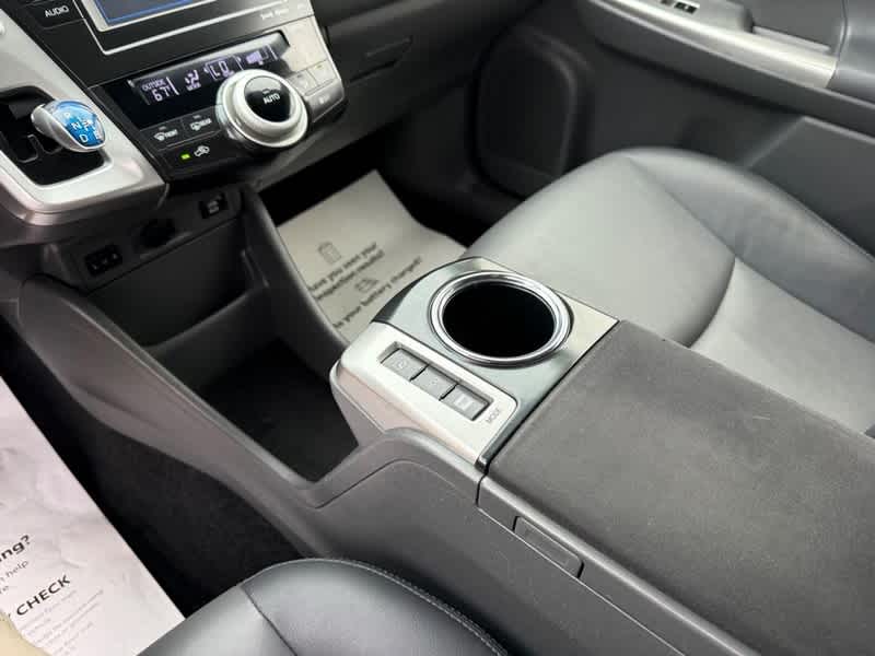2014 Toyota Prius V 5dr Wgn Two