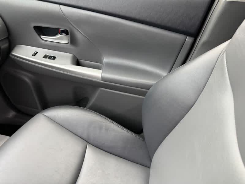 2014 Toyota Prius V 5dr Wgn Two