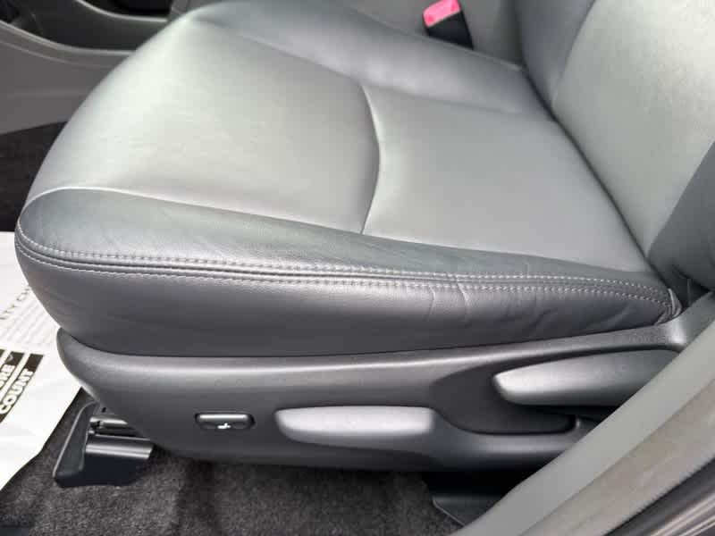 2014 Toyota Prius V 5dr Wgn Two