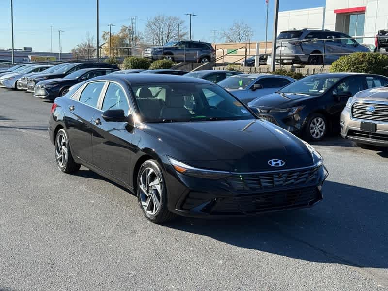 2024 Hyundai Elantra Limited IVT
