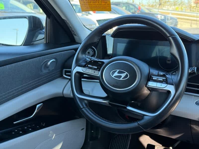 2024 Hyundai Elantra Limited IVT