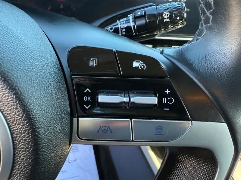 2024 Hyundai Elantra Limited IVT