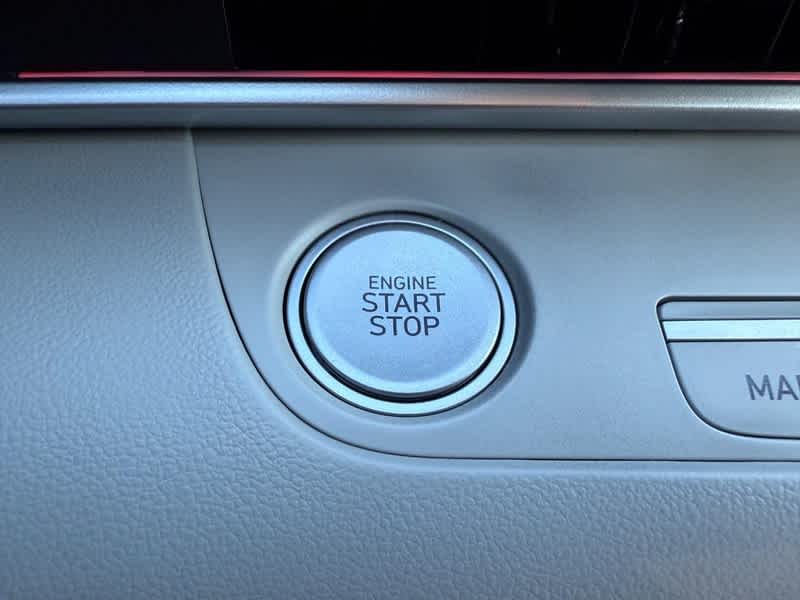 2024 Hyundai Elantra Limited IVT