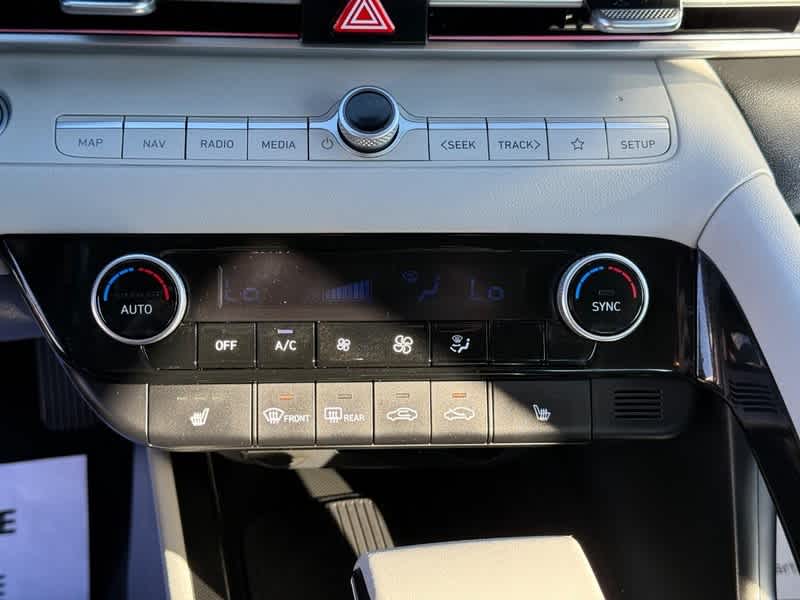 2024 Hyundai Elantra Limited IVT