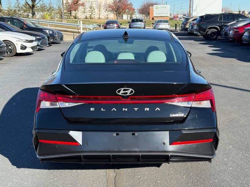2024 Hyundai Elantra Limited IVT
