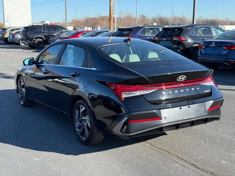 2024 Hyundai Elantra Limited IVT