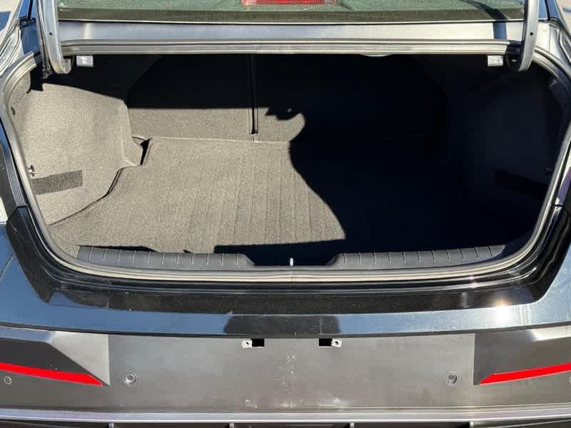 2024 Hyundai Elantra Limited IVT